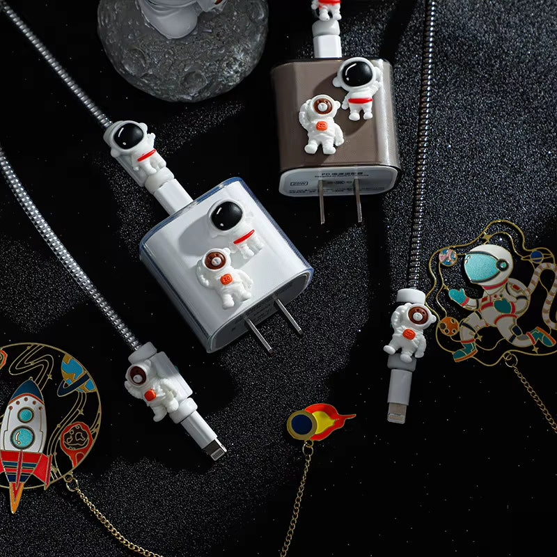 3D Astronaut Cable Organiser for Iphone 15 14 13 12 11 18W 20W Charger Protector De Cargador Management Kits Bear Cord Organizer