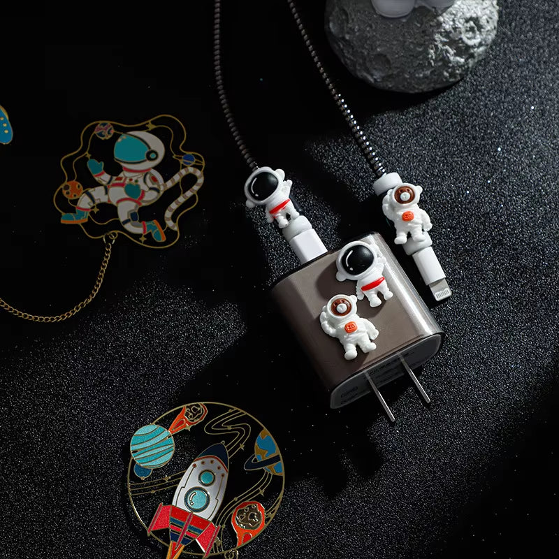 3D Astronaut Cable Organiser for Iphone 15 14 13 12 11 18W 20W Charger Protector De Cargador Management Kits Bear Cord Organizer