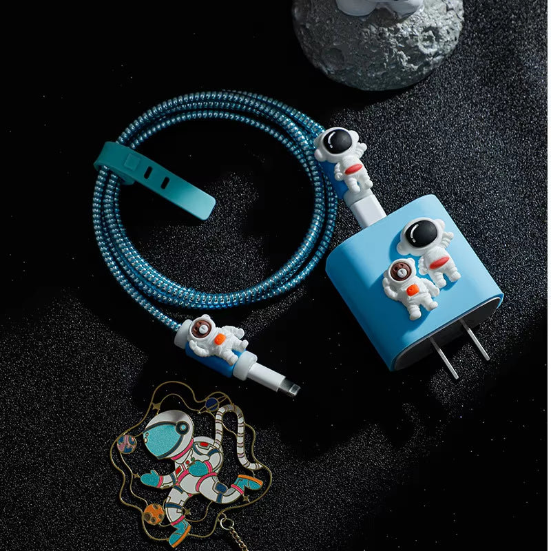 3D Astronaut Cable Organiser for Iphone 15 14 13 12 11 18W 20W Charger Protector De Cargador Management Kits Bear Cord Organizer