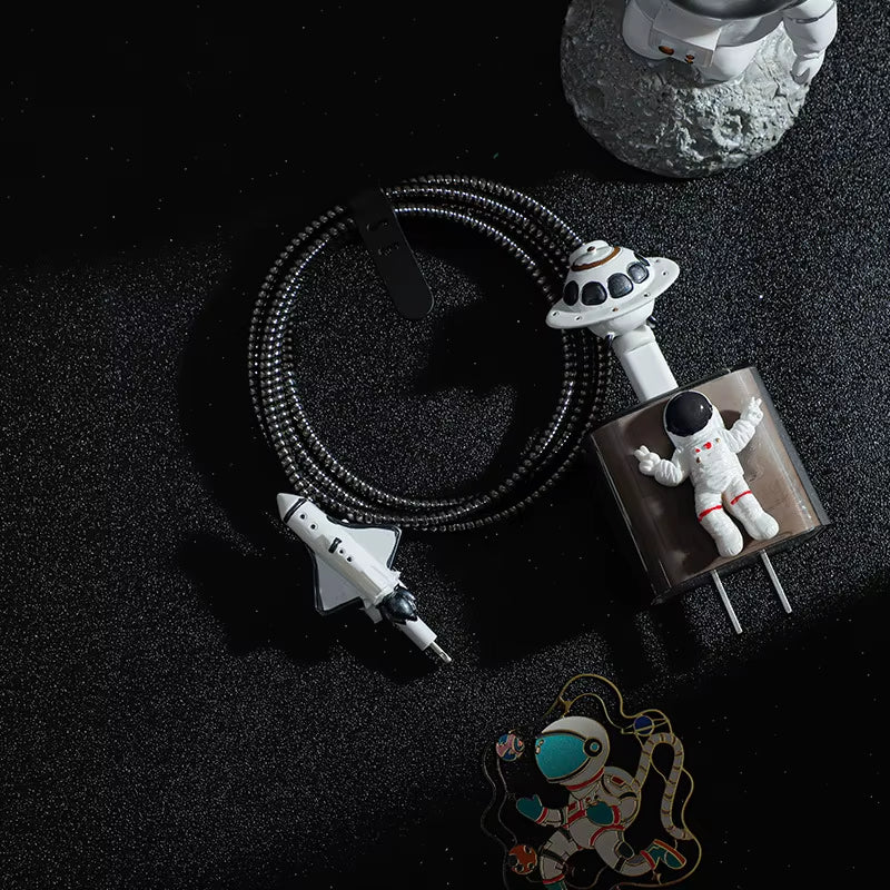 3D Astronaut Cable Organiser for Iphone 15 14 13 12 11 18W 20W Charger Protector De Cargador Management Kits Bear Cord Organizer